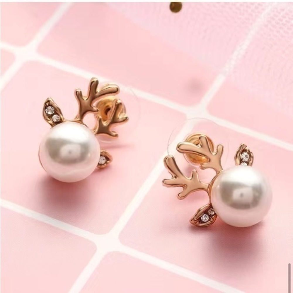 Pearl Deer Elk Stud Earrings - Gold